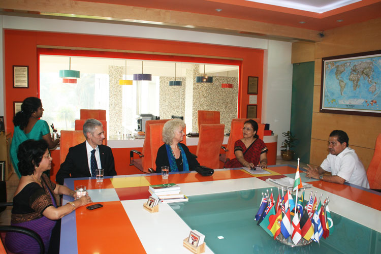 Dr-K-M-Vasudevan-Pillai-and-Dr-Daphne-Pillai-interacting-with-our-guests-Dr.-Pia-Keiding-and-Dr-Casper-Kueone