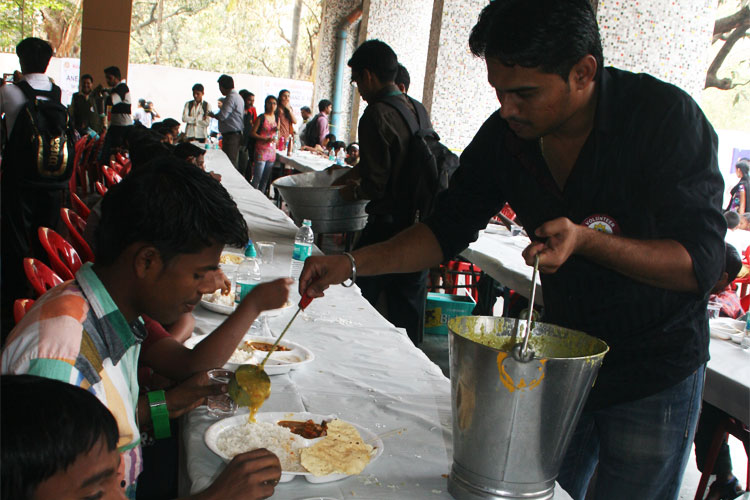 Our-volunteers-serving-food-to-our-guests