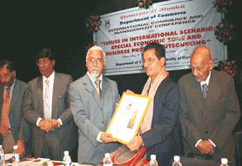 felicitation-Dr.K.M.Vasudevan-Pillai_1