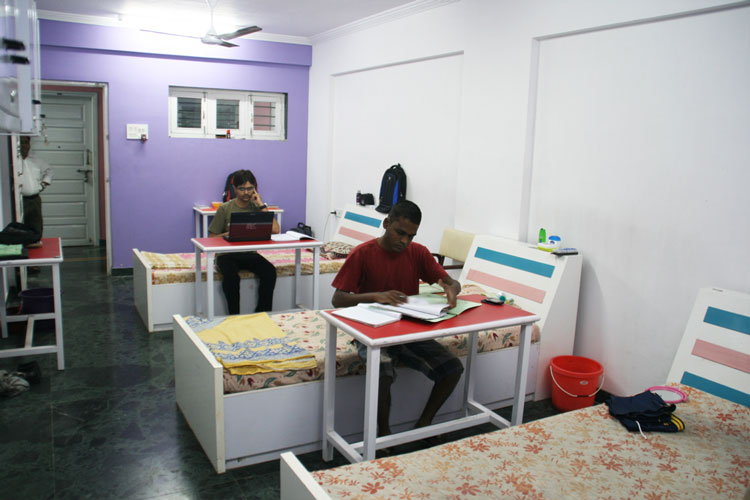 boyshostelroom1